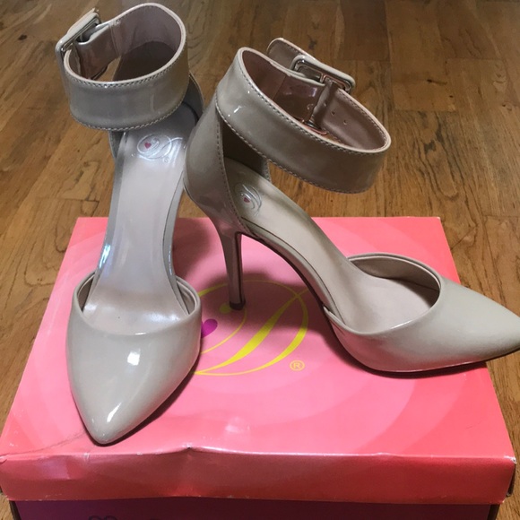 High heel shoes - Picture 2 of 4